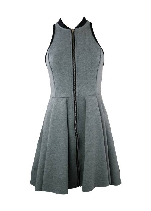 Kleid aus grauer Baumwolle
