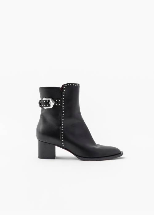 Black boots with silver details and buckle