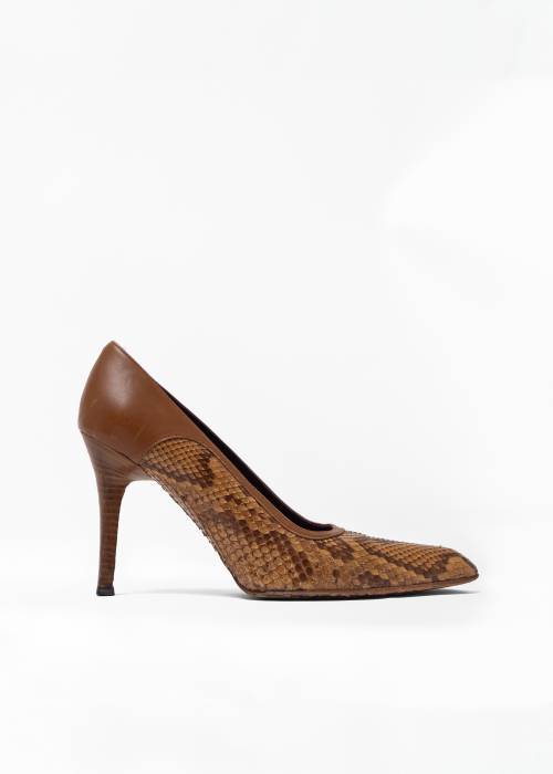 Leather, wood and snake pumps