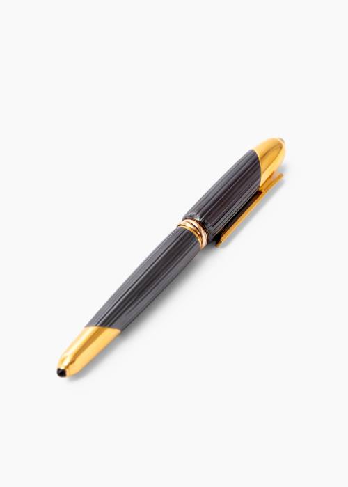 Anthracite and gold fountain pen