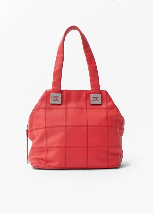 Coral bag with checkered stitching