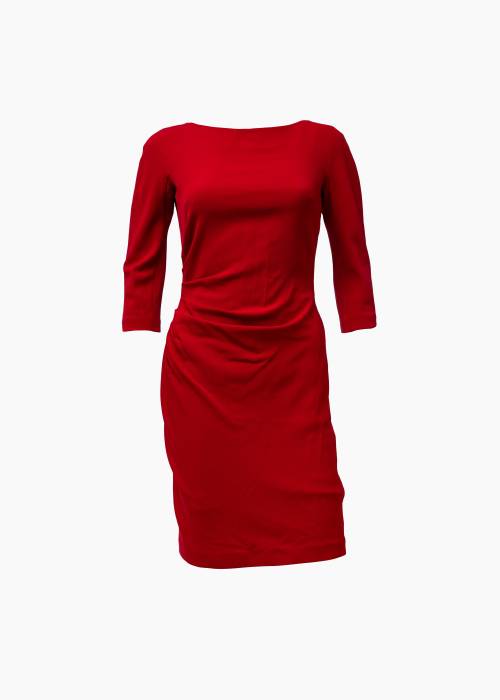 Rotes Kleid mit langen Ärmeln