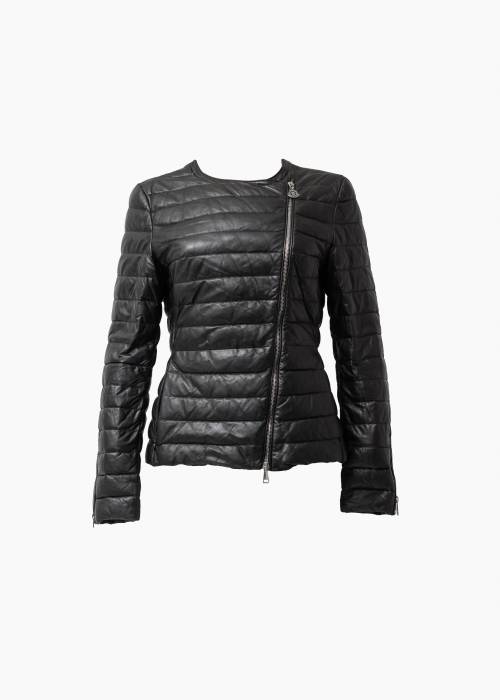 Short black down jacket