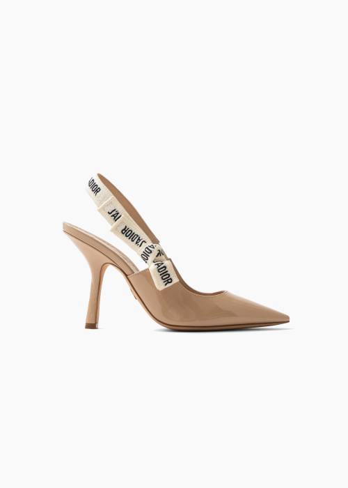 Slingback pumps in nude patent leather