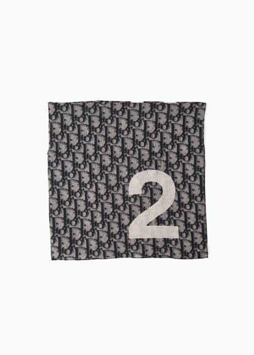 Carré oblique bleu marine et blanc