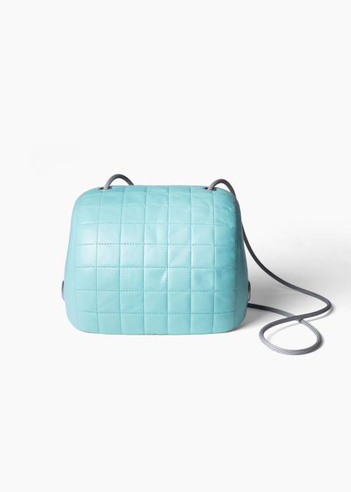 Sac Chanel Millennium en étui rigide bleu turquoise