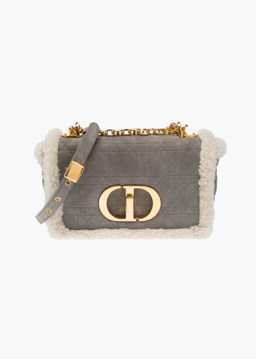 Caro-Tasche mit Überschlag aus Lammfell und grauem Wildleder