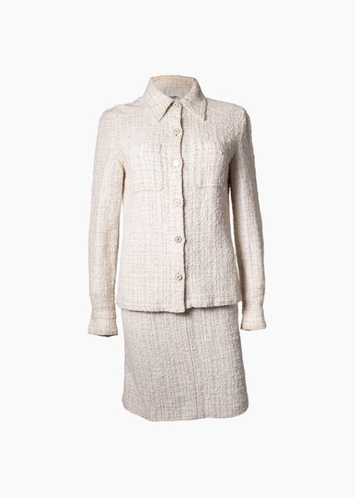 Ensemble écru avec boutons dorés