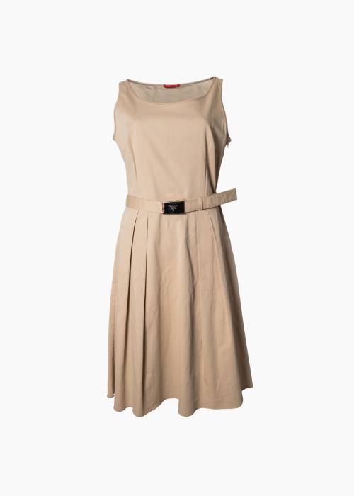 Sleeveless dress with a flared cut