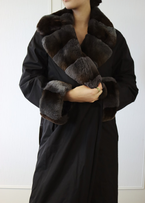 Long coat with fur collar
