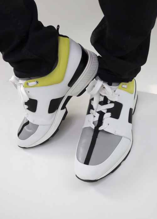 Gelb-weiße Sneakers
