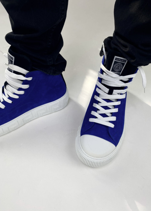 Sneakers aus blauem Wildleder