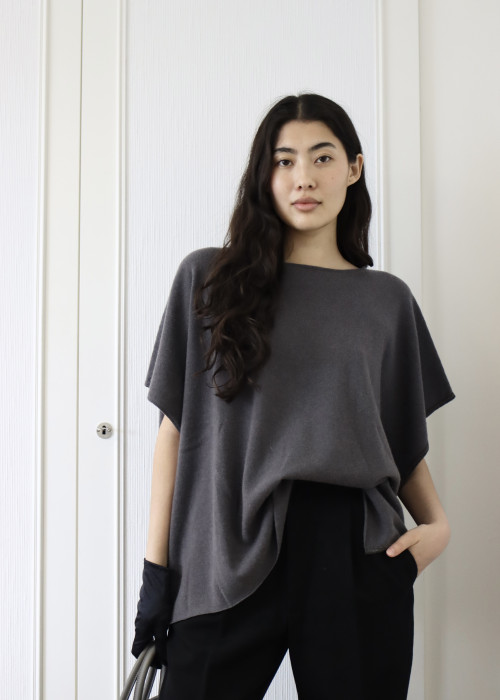 Grey cape with short sleeves