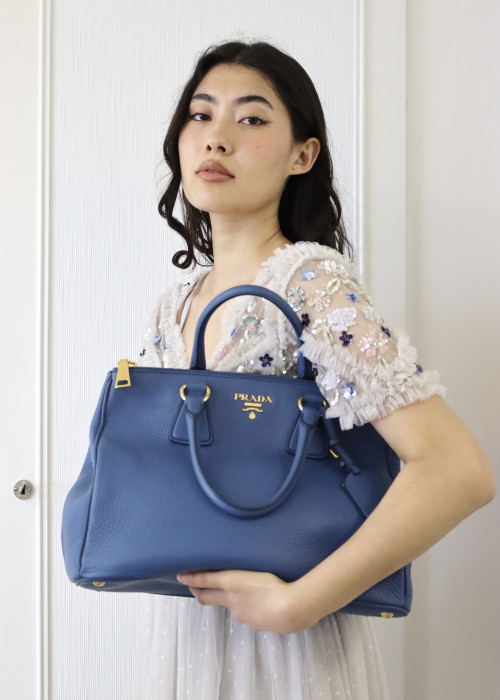 Galleria bag in blue grained leather