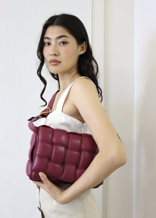 Padded Cassette bag in fuchsia quilted leather