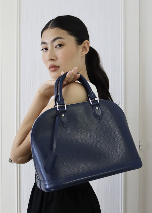 Alma PM bag in blue epi leather