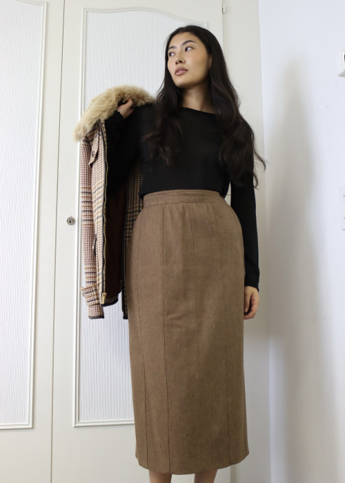 Long skirt in brown wool