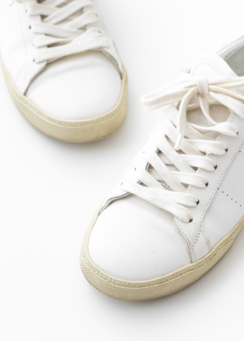 Sneakers aus weißem Leder