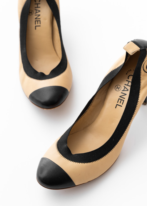 Beige leather heels