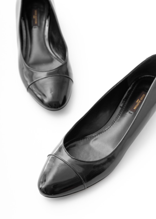 Black patent leather ballerinas