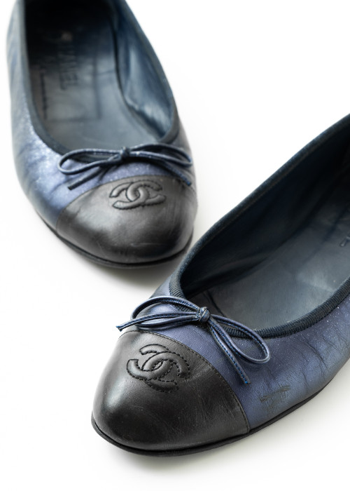 Blue metallic leather ballerinas