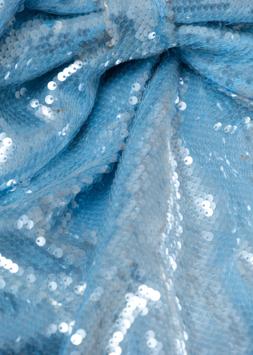 Robe bleue à nœuds ornée de paillettes