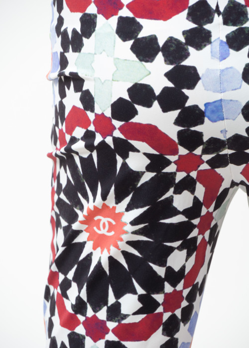 Cycling shorts with multicolored mosaic pattern