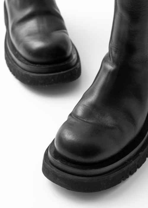 Lug boots in black leather