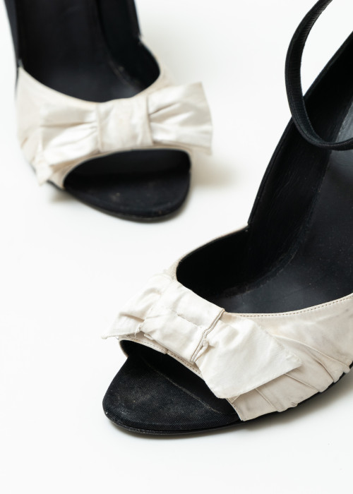 Two-tone black and white pumps