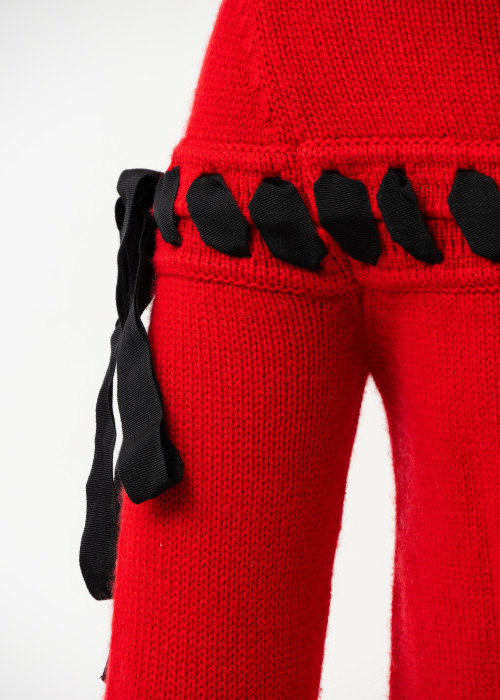 Roter Kaschmirpullover