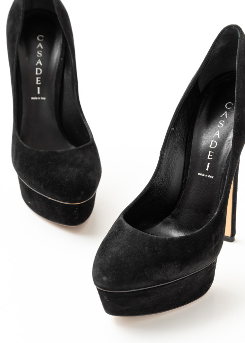 Daisy pumps in black suede