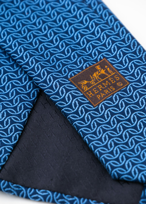 Navy tie with wave