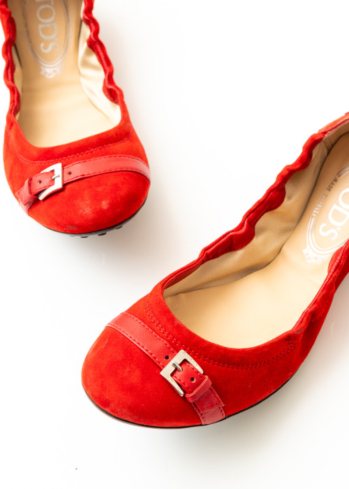 Rote Ballerinas aus Wildleder