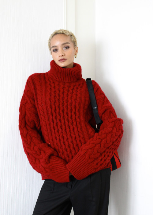 Rollkragenpullover mit Zopfmuster rot