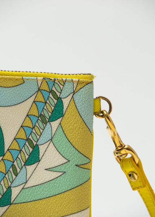 Pochette jaune et verte en cuir