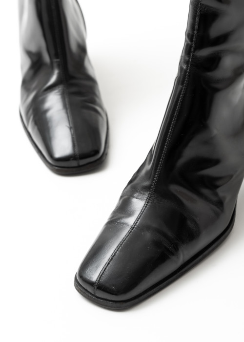 Bottines noires en cuir de veau vernis