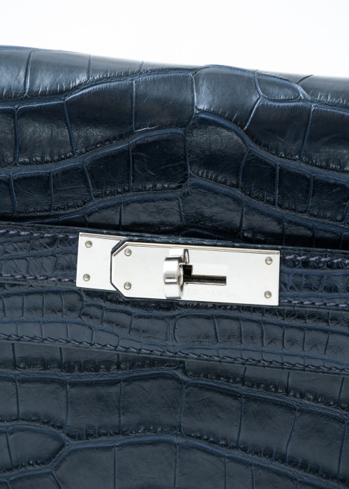 Kelly Dépêches clutch bag in navy blue alligator leather