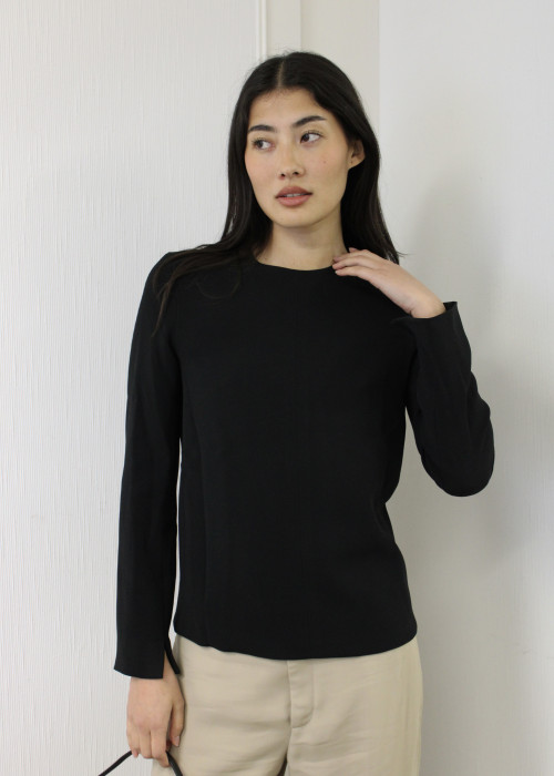 Straight top in black viscose