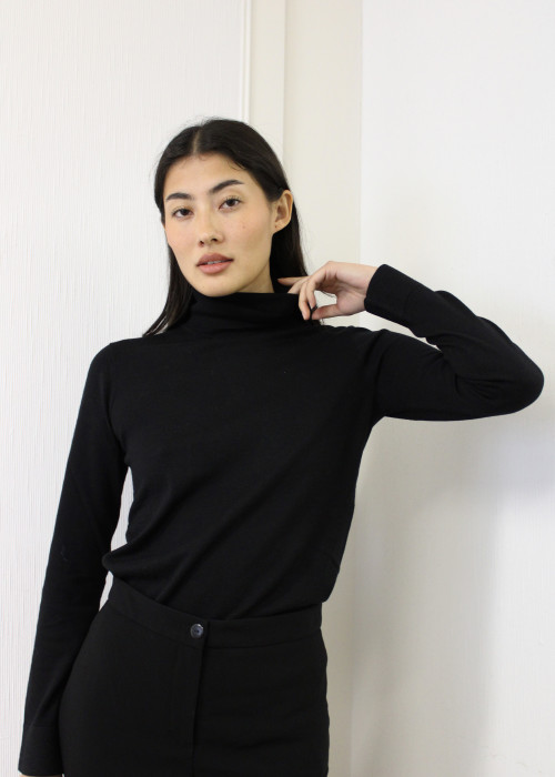 Black turtleneck in cotton and wool