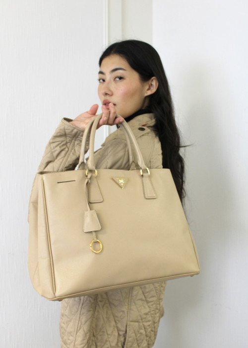 Sac Galleria Large en cuir Saffiano beige