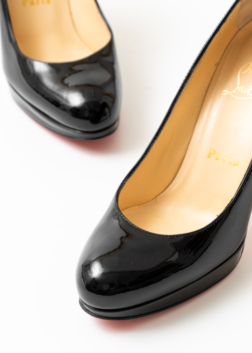 Black patent leather pumps