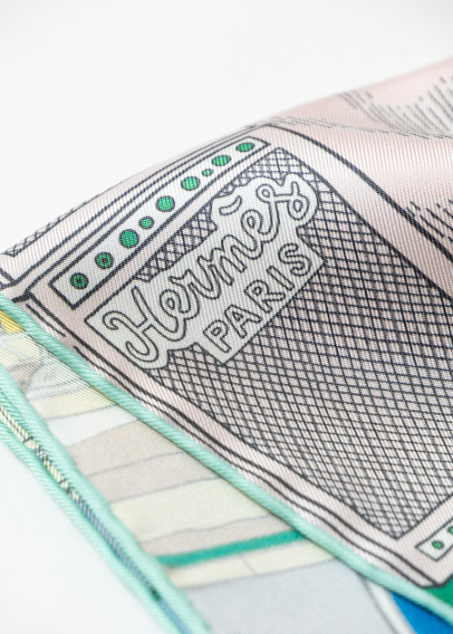 Echarpe en soie "Le Premier Champ Wow"