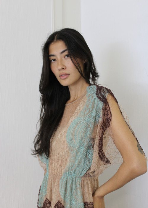 Robe longue en dentelle beige et marron