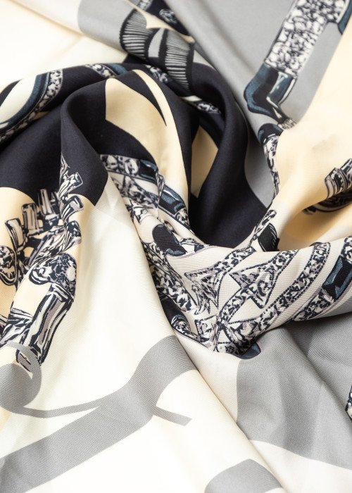 Carré de soie motif de bijoux de haute joaillerie