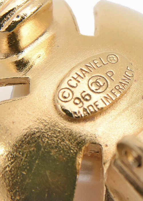 Vintage pearl earrings