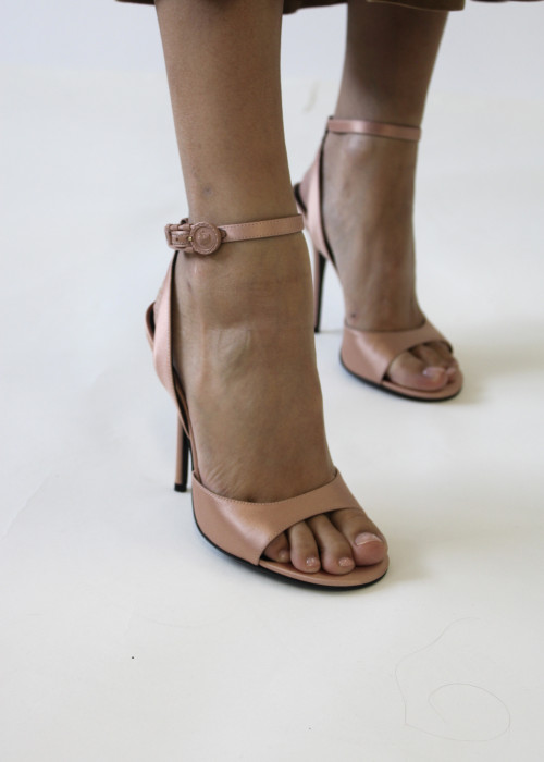 Sandales à talon en satin saumon
