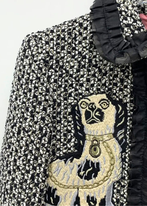 Veste en tweed avec broderies de chiens spaniels