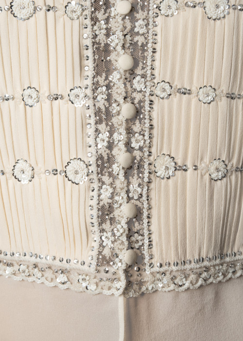 Chemisier écru en soie et perles