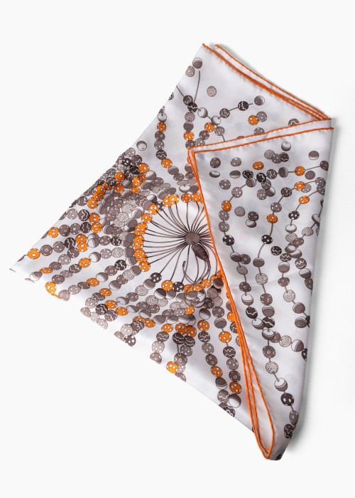 Carré 90  "Dancing perles" en soie