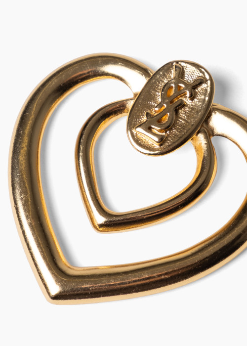 Goldfarbene, herzförmige Schalklammer